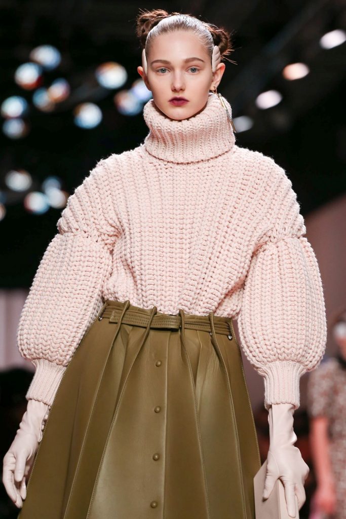 Imagem mostra look do desfile ready to wear fall winter da Fendi.