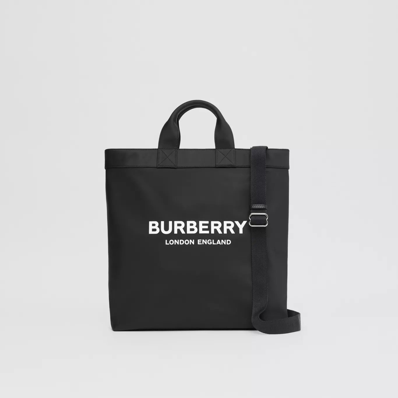 Imagem mostra ecobag da Burberry