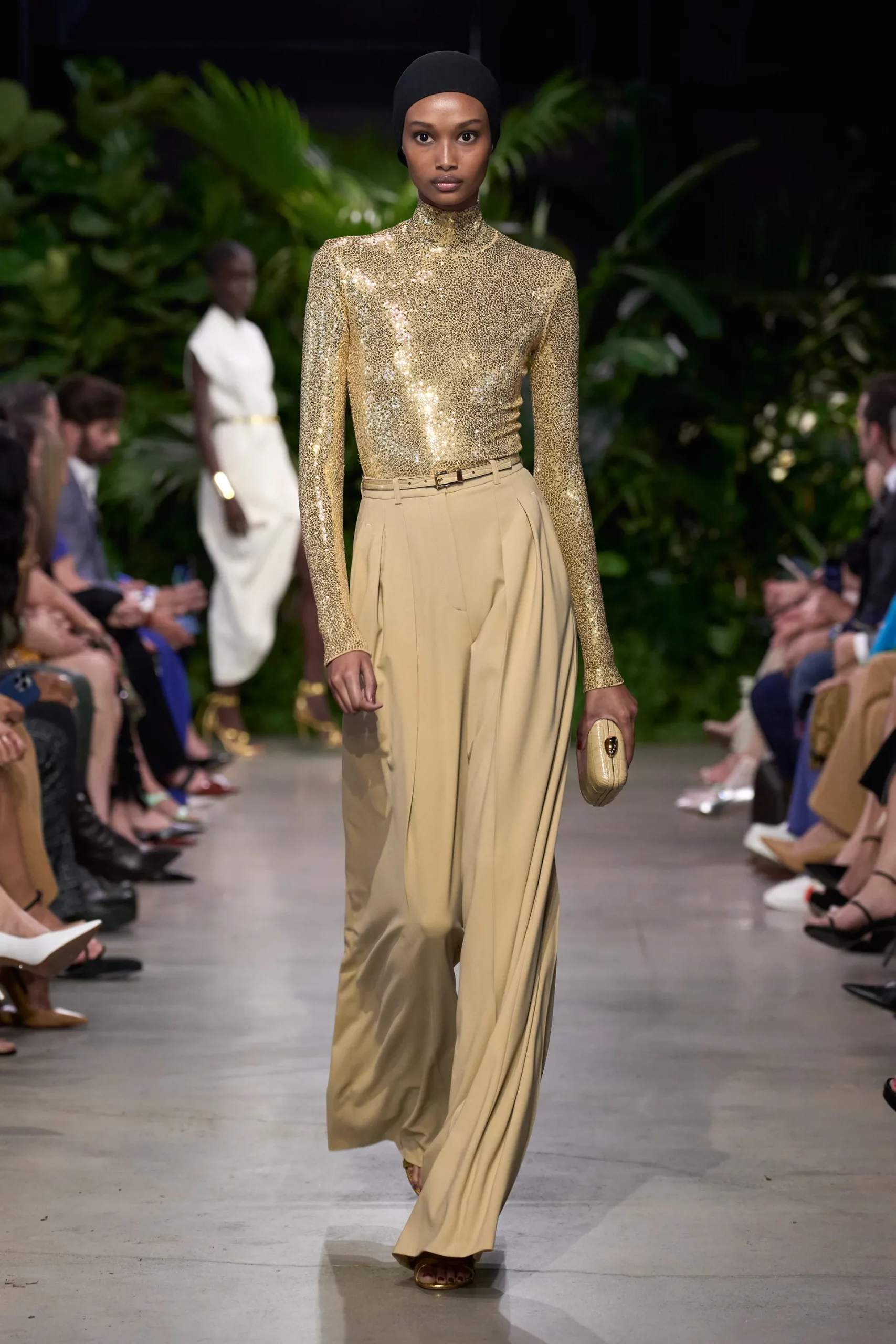 00037-michael-kors-spring-2023-ready-to-wear-credit-gorunway - Revista VLK